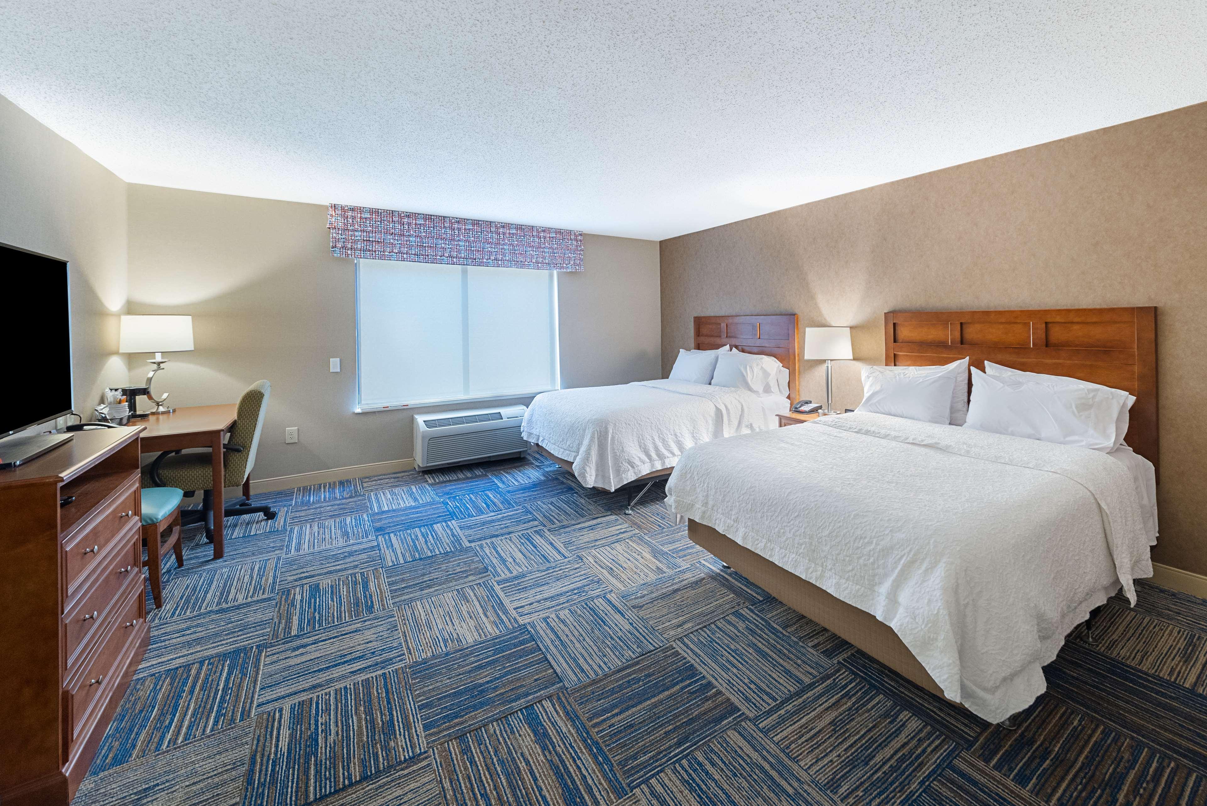Hampton Inn Greenfield Exterior photo