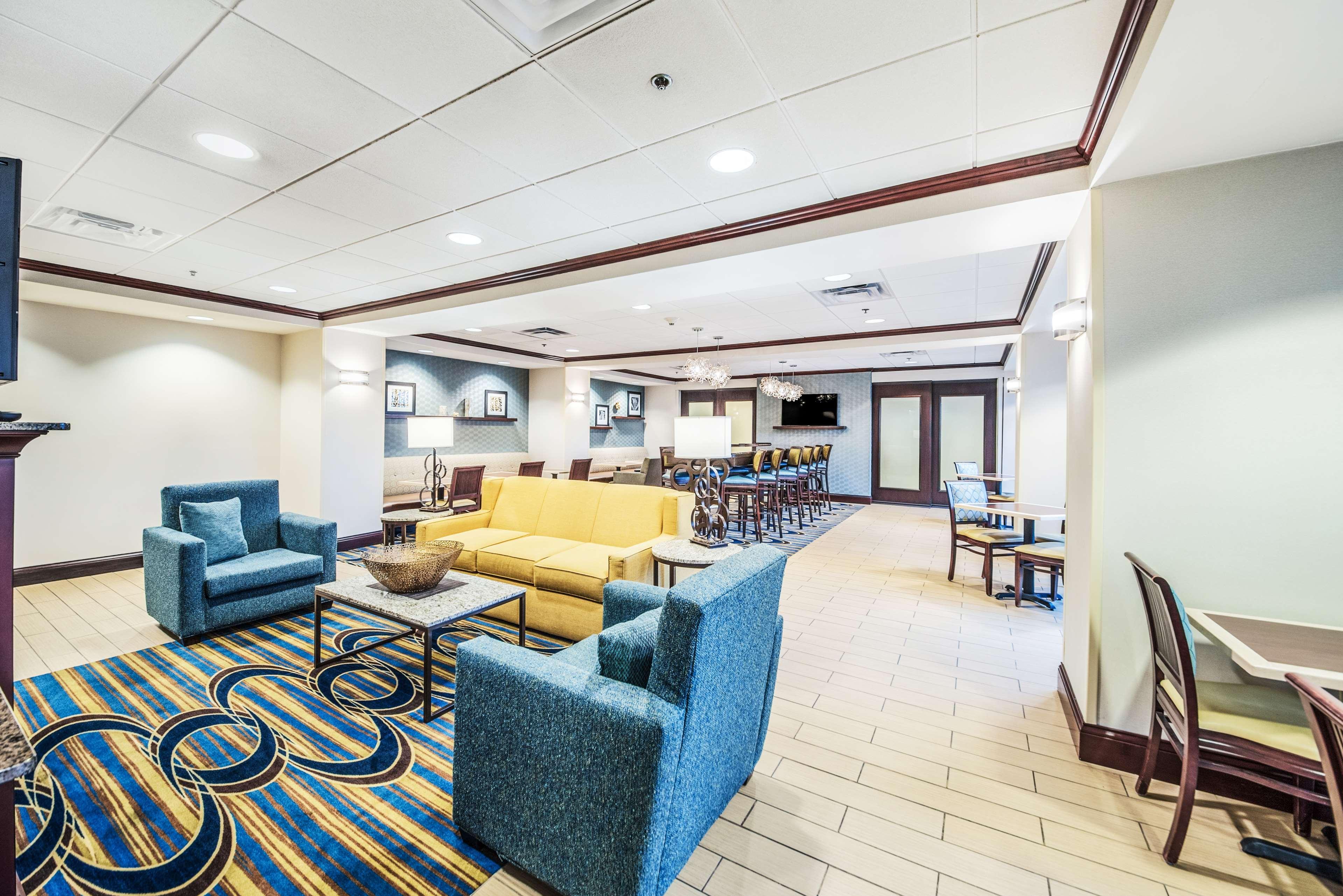 Hampton Inn Greenfield Exterior photo